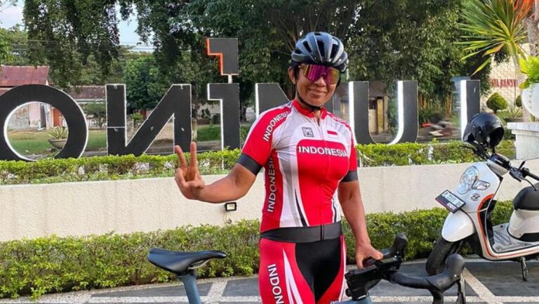 Nurhayati: Pebalap Sepeda Perempuan Indonesia yang Menginspirasi