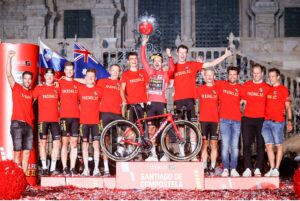 Roglic_Hat-trick_Juara_La_Vuelta_a_Espana_-_mainsepeda_(5)