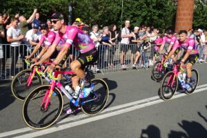 Team_presentation_of_Tour_de_France_2022_-_EF_Education-EasyPost_02