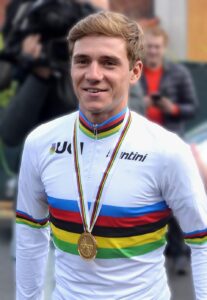 profil-atlet-sepeda-remco-evenepoel-potensi-dan-prestasi