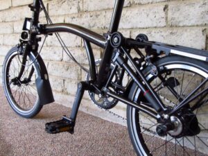 sepeda-black-edition-h6l-black-desain-elegan-dan-tangguh