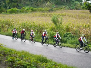 menikmati-keindahan-alam-dalam-event-sepeda-di-danau-toba
