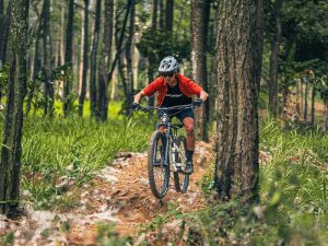 menikmati-keindahan-sepeda-moschopodi-trail-untuk-penggemar-gunung