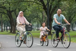 menikmati-sepeda-di-taman-aktivitas-seru-dan-menyehatkan