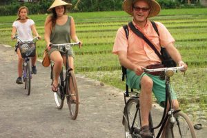 eksplorasi-wisata-sepeda-tur-sepeda-tongkang-di-indonesia