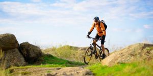 evend-sepeda-menikmati-perjalanan-bersepeda-di-pegunungan-pyrenees