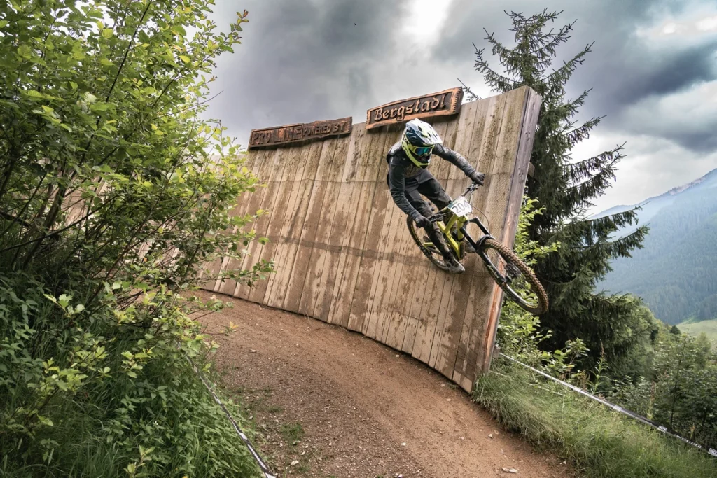 Menikmati Sepeda Glemmride di Saalbach Hinterglemm, Austria