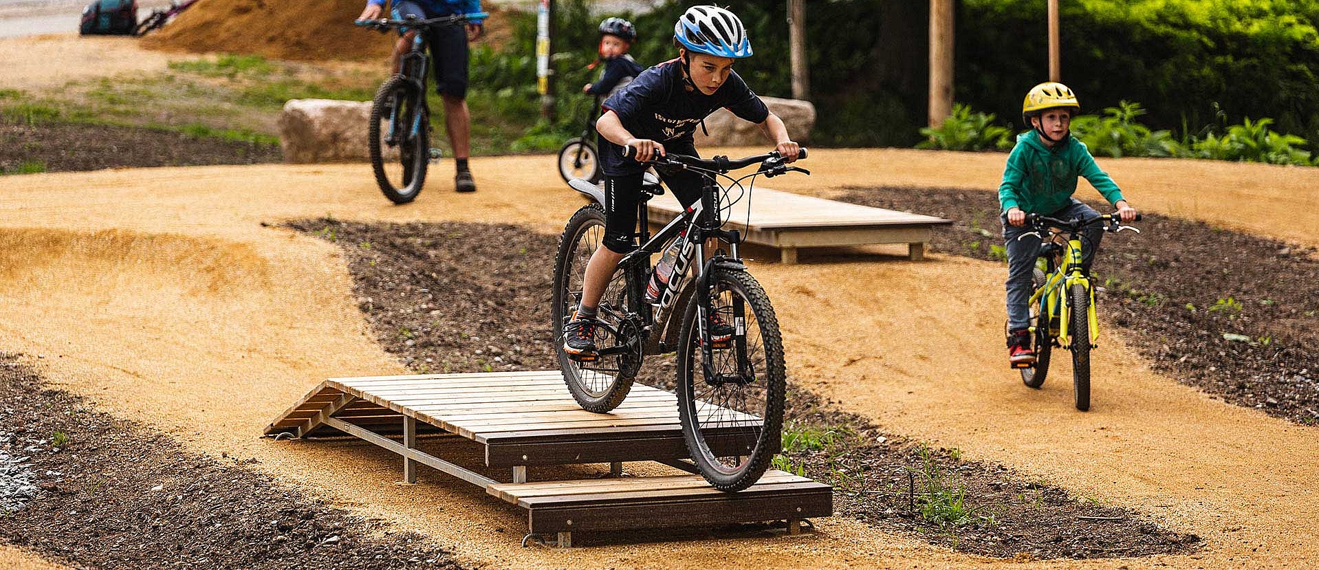 menjelajahi-sepeda-trailcenter-rabenberg-di-erzgebirge-jerman