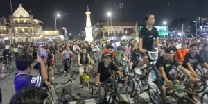 sepeda-jogja-last-friday-ride-jlfr-keseruan-bersepeda-di-kota-gudeg