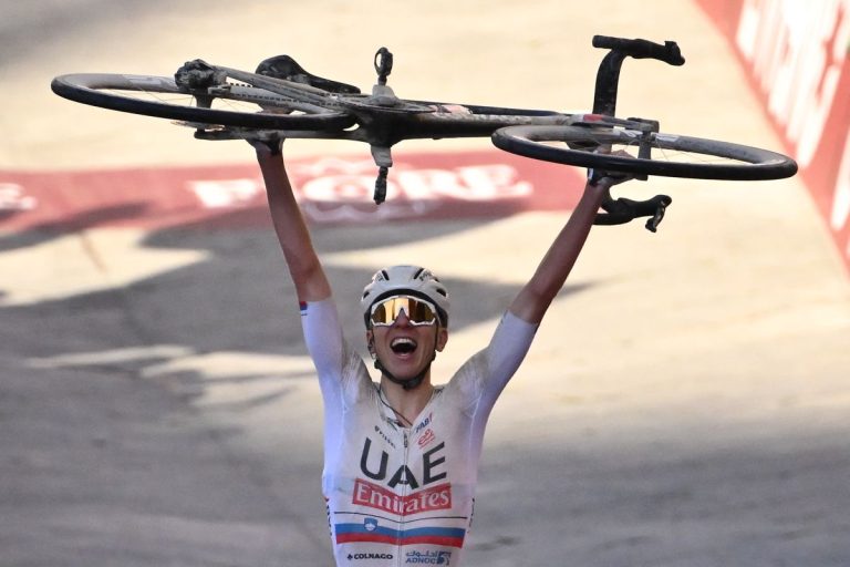 evend-sepeda-di-balapan-strade-bianche-keindahan-dan-tantangan-trek