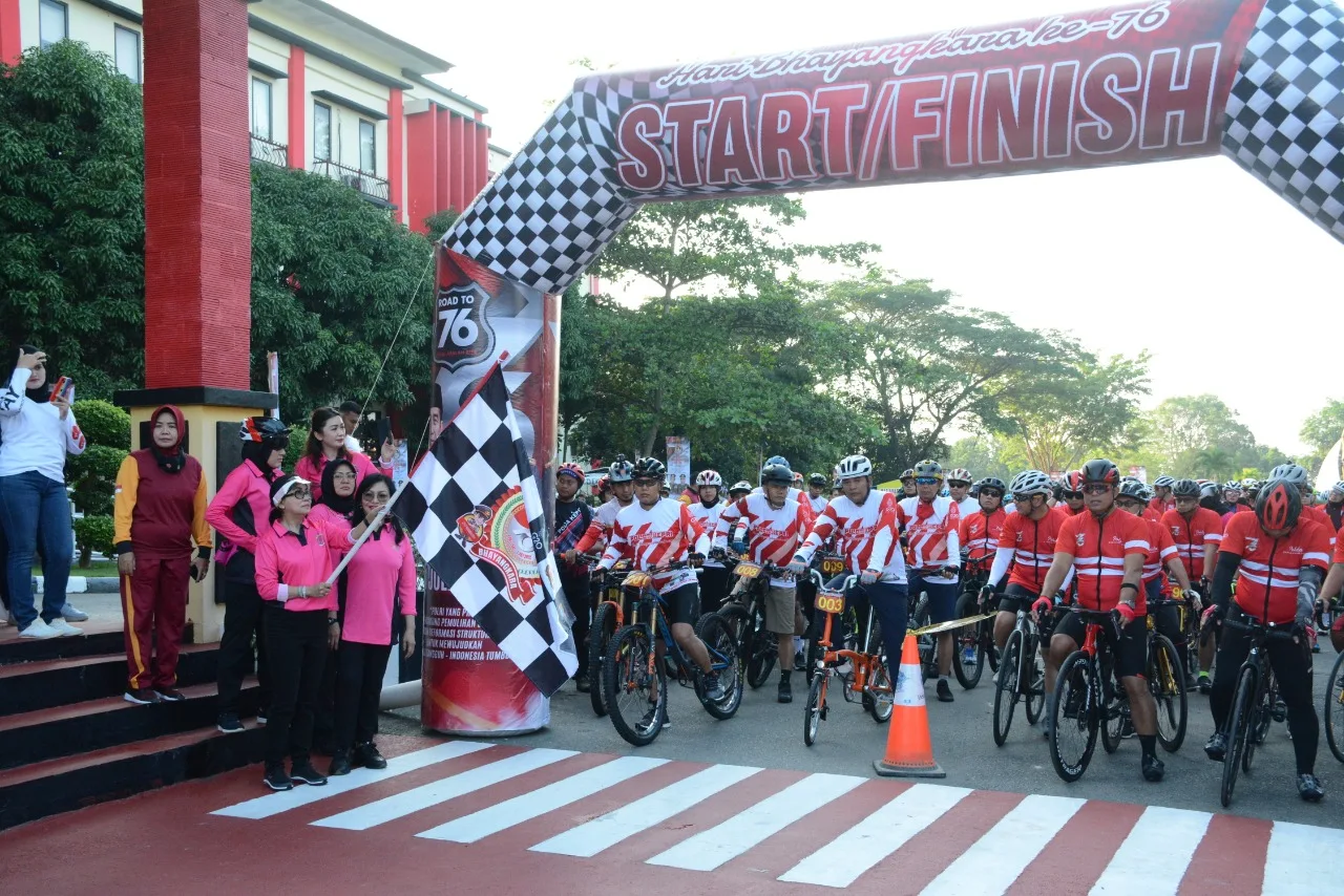 evend-sepeda-fun-bike-meriah-perayaan-hut-bhayangkara-ke-76