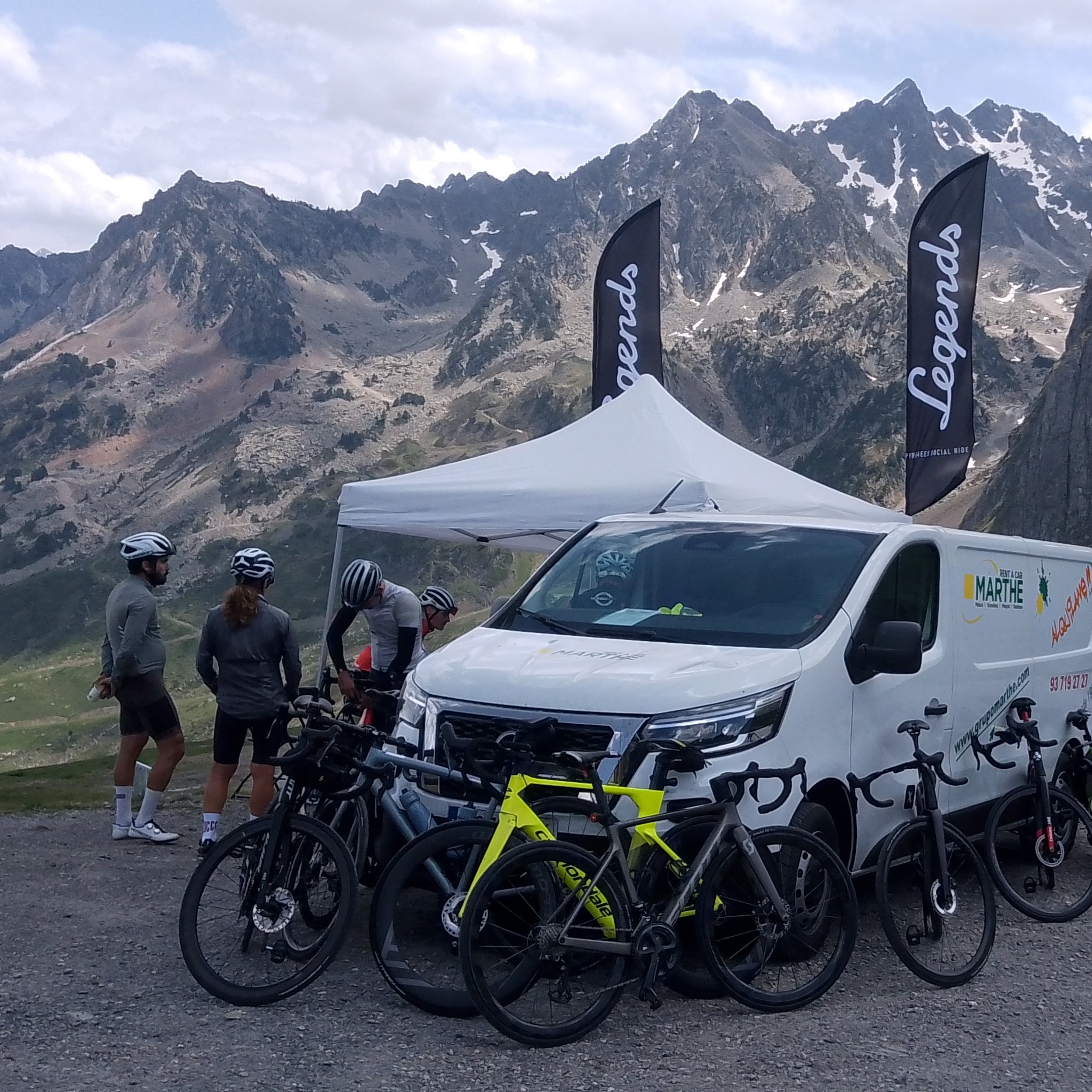 evend-sepeda-legends-mengikuti-social-ride-di-pegunungan-pyrenees