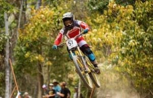 kejuaraan-sepeda-downhill-evend-sepeda-assam-kompetisi-seru-dan-menantang